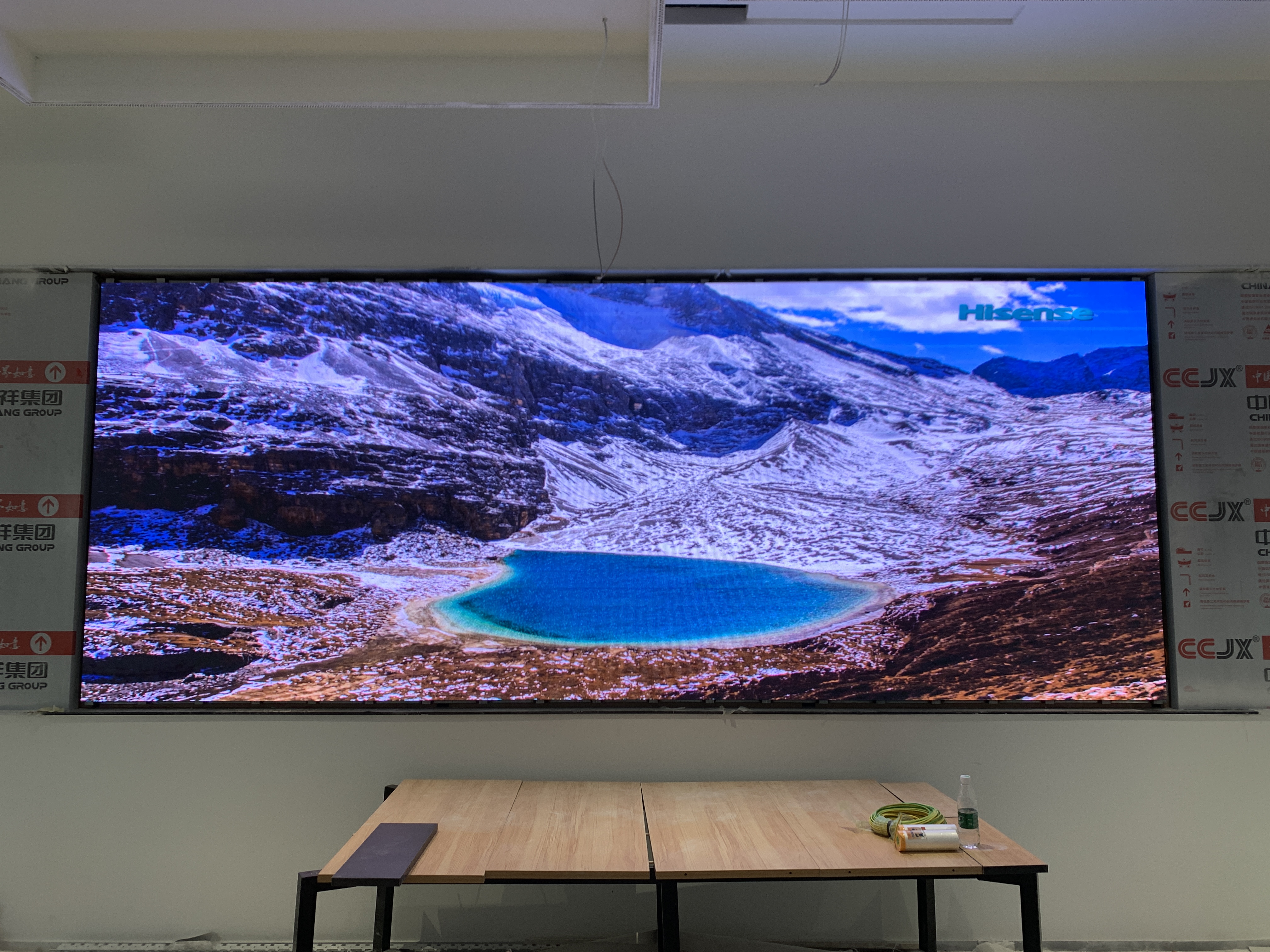 日常維護(hù)中，如何快速定位和修復(fù)顯示屏的局部壞點(diǎn)、花屏問題？