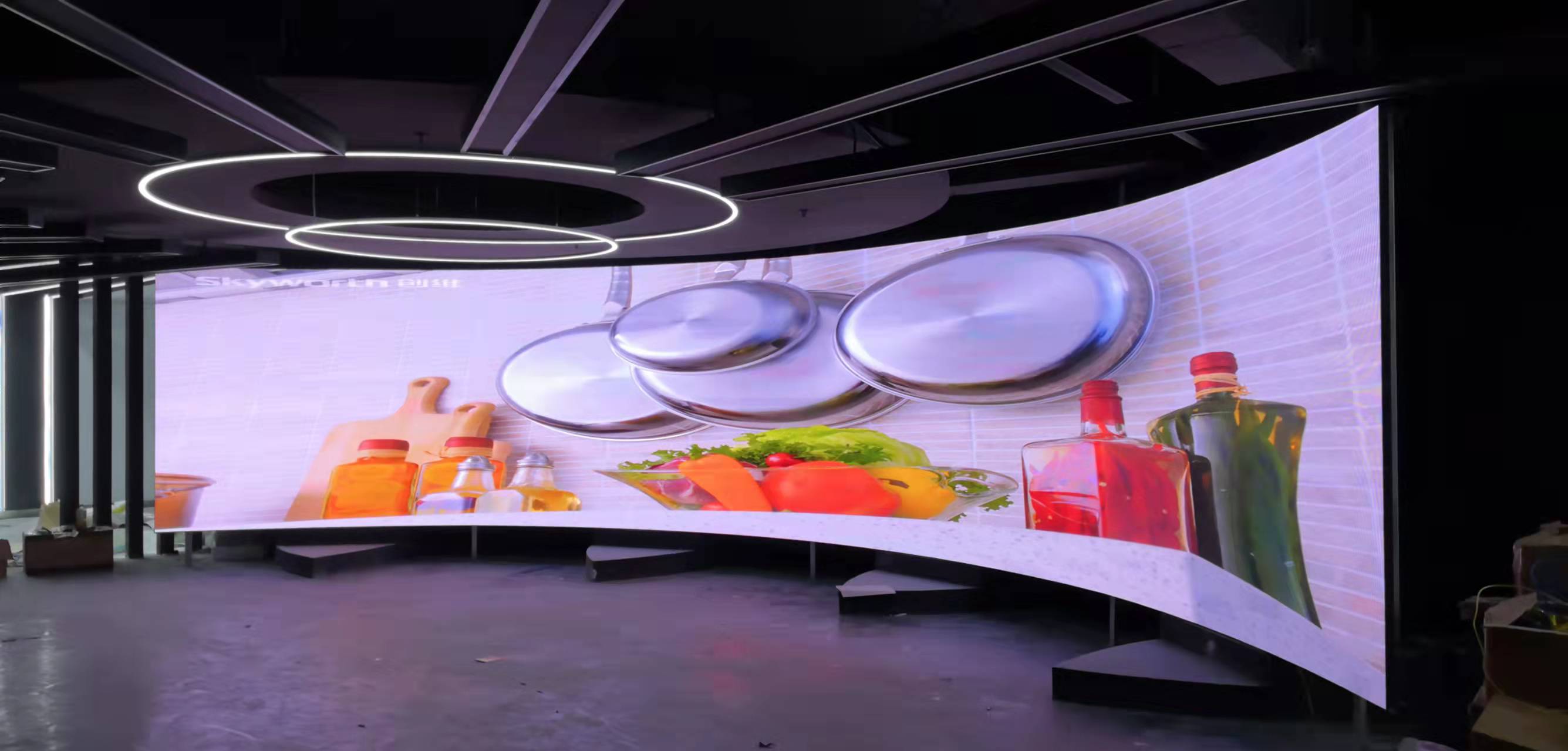 戶外LED顯示屏的像素間距與顯示效果、觀看距離有何關(guān)系？