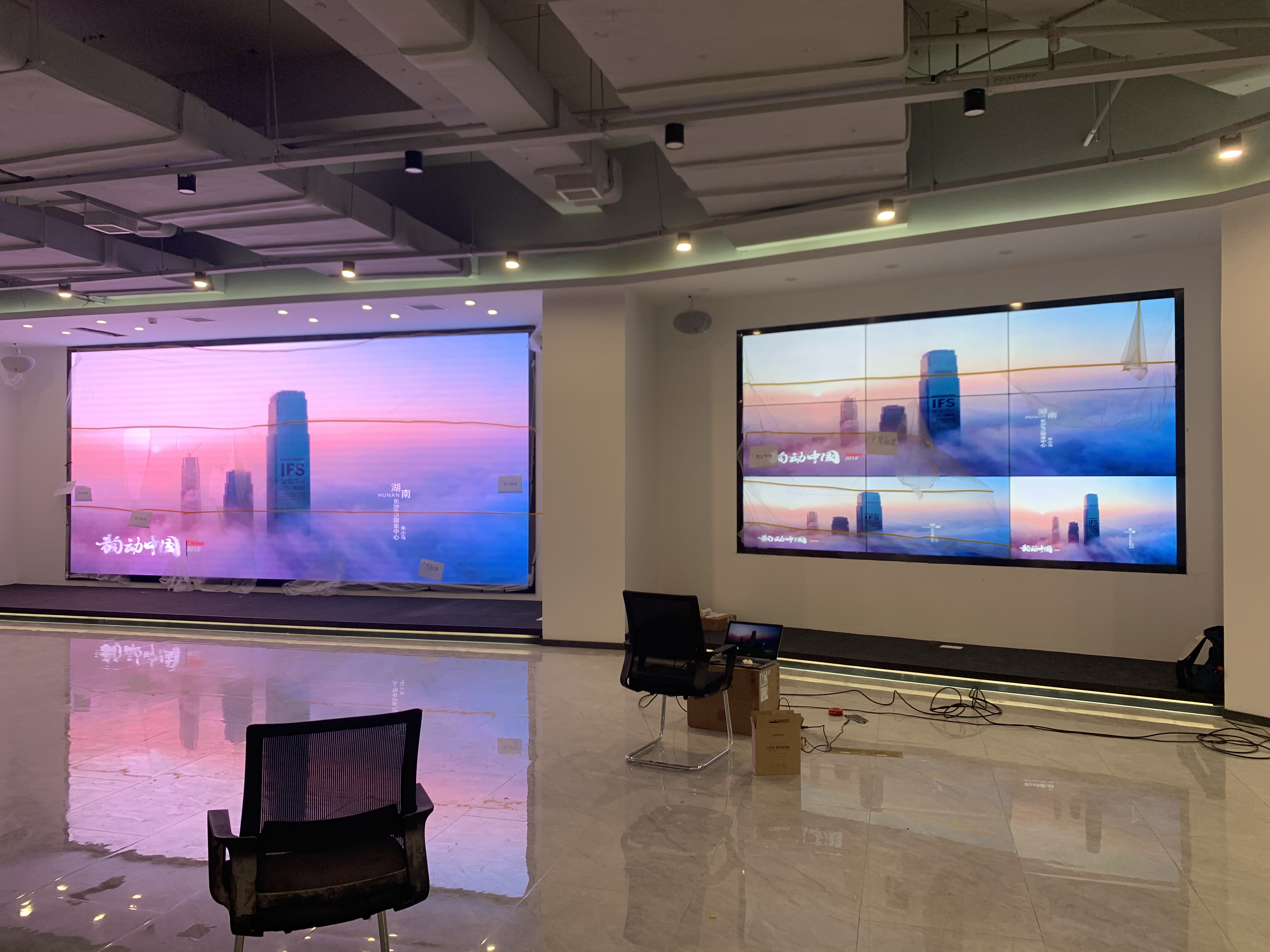 戶(hù)外屏的電源系統(tǒng)需要具備哪些防護(hù)措施，才能防止雷擊和漏電風(fēng)險(xiǎn)？