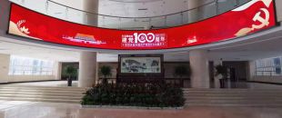 為了避免光污染影響周邊居民，戶外LED顯示屏亮度該如何科學(xué)控制？