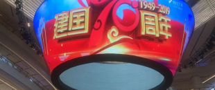 公司花20萬裝修的會議室，竟被客戶吐槽‘像網吧’？高級感會議室的屏幕選擇秘訣”